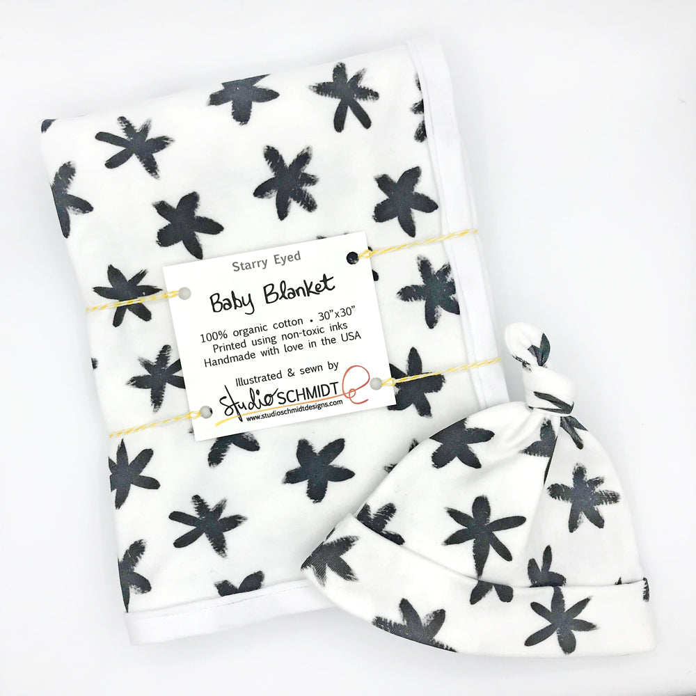 starry-eyed organic cotton baby gift set made in the USA by Sunny Day Designs with newborn hat and baby blanket in black star print design on white background